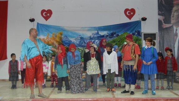 Anaokulu, İlkokul ve Ortaokul öğrencilerine Tiyatro Gösterisi Düzenlendi.