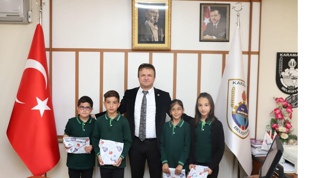 23 Nisan Ulusal Egemenlik ve Çocuk Bayramı münasebetiyle Karamanlı Belediye Başkanı Sn. Fatih Selimoğlu'nu İlçe Milli Eğitim Müdürümüz Sn. Fatma Kalkan ile birlikte Nimet Güvener İlkokulu öğrencilerimiz ve öğretmenlerimiz ziyaret ettiler. 